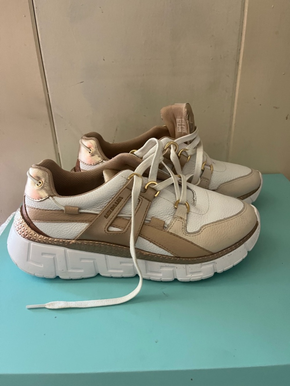Luz Da Lua Athletic Shoes size 38